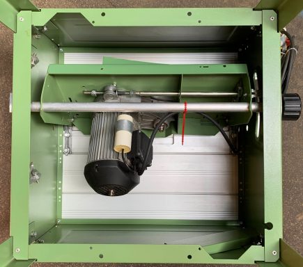 Die Elektra Beckum PK 250 3100 WN Tischkreissäge BJ 1995 von unten fotografiert mit 3,1 kW 230 Volt AEG Flachmotor