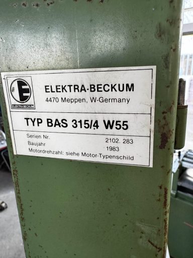 Typenschild einer Elektra Beckum BAS 315 Bandsäge von Baujahr 1983. Damals noch mit W, nicht WN. N steht für den Nullspannungsschalter
