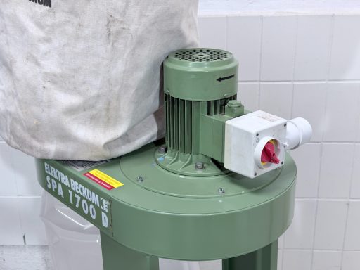 Elektra Beckum SPA 1700 Späne Absaugung mit Filtersack von der Starter Seite betrachtet