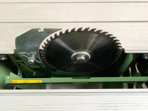 Elektra Beckum PK 300 Spaltkeil und Sägeblatt und abgesenktem Schwenkkastendeckel