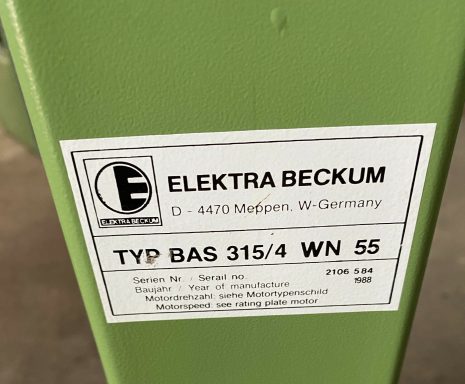 Typenschild einer Elektra Beckum BAS 315 WN Bandsäge von Baujahr 1988 mit Versionsnummer 2106 584. Das N steht für den Nullspannungsschalter