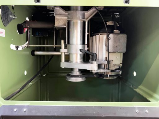 Die zweite Version des Führungsrohr im verbauten Zustand mit Motor