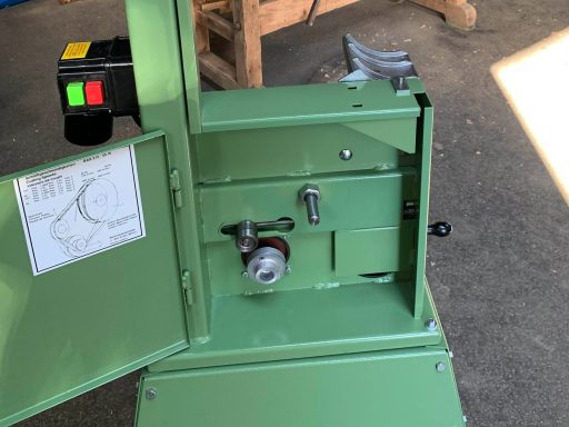 Die spätere BAS 315 mit Keilrillenscheibe und neuer Tischverstellung, hier nur das Unterteil im Foto