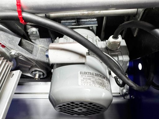 eingebauter Elektra Beckum PKF 255 V8 Vorritzmotor