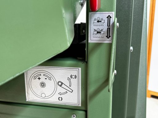 Elektra Beckum HC 410 Aufkleber zur Funktion Vorschub und Arretierung der Höhenverstellung vom Dickentisch