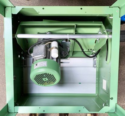 Die Elektra Beckum PK 250 3100 WN Tischkreissäge BJ 1990 von unten fotografiert mit 3,1 kW 230 Volt Normmotor