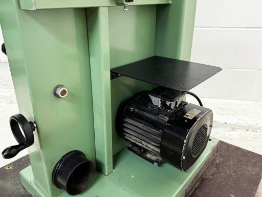 Schutzblech und gesamter Motor der BAS 450 - Typ BAS 2393.