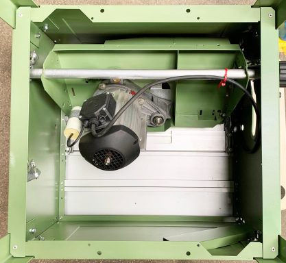 Elektra Beckum PK 255 von 1997 mit Ansicht von unten auf den Motor, Getriebe, Zugspindel und Zugbolzen