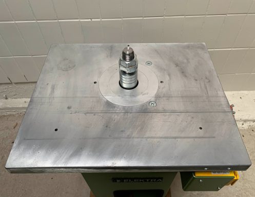 Ein Frästisch von 1996 mit sichtbarer Frässpindel der letzten Version mit großer Spindelmutter