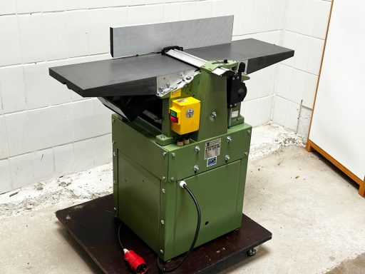 Eine Elektra Beckum HC 260 K 4200 DNB Hobelmaschine von Baujahr 1996 mit Abrichtanschlag